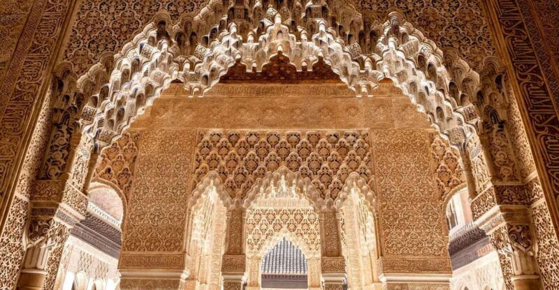 fast-track-alhambra-nasrid-palaces-guided-tour-2