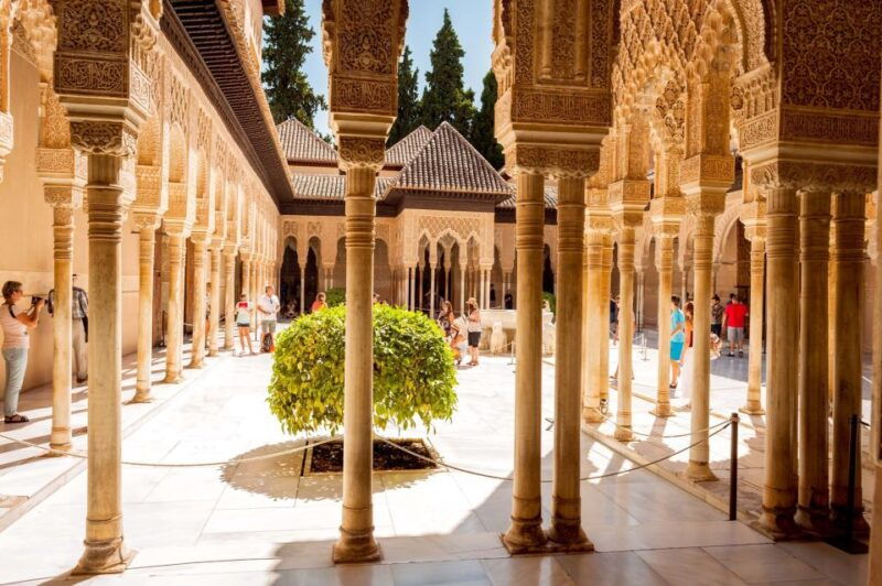fast-track-alhambra-nasrid-palaces-guided-tour-2