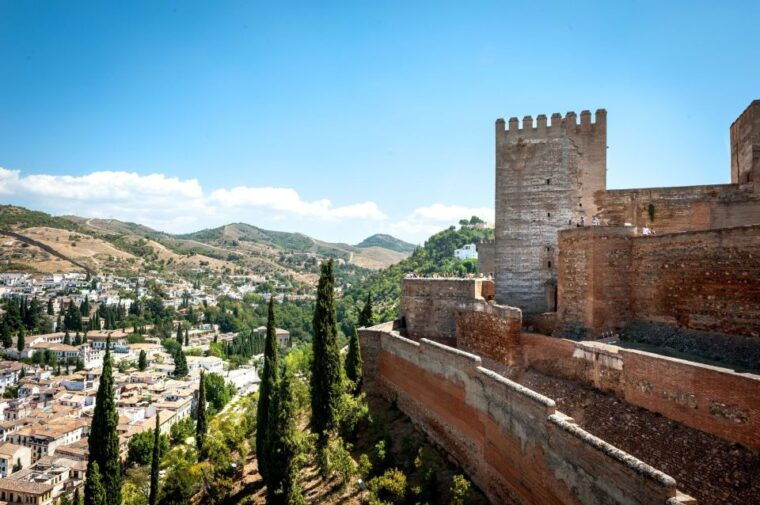 fast-track-alhambra-nasrid-palaces-guided-tour-2