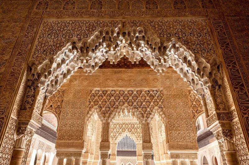 Fast-Track Alhambra & Nasrid Palaces Guided Tour - A Closer Look at the Tour Experience