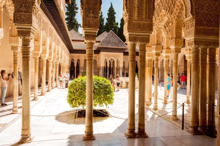 fast-track-alhambra-nasrid-palaces-guided-tour