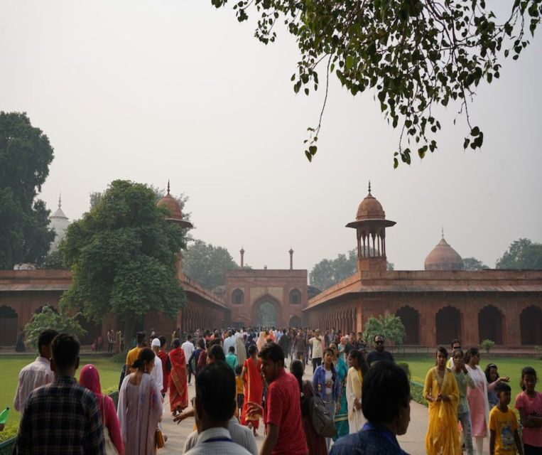 Fast-track entry into taj mahal with entrance included. - Key Points