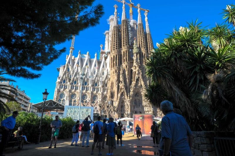 fast-track-sagrada-familia-barcelona-full-day-tour