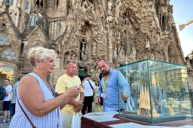 fast-track-sagrada-familia-guided-tour-2