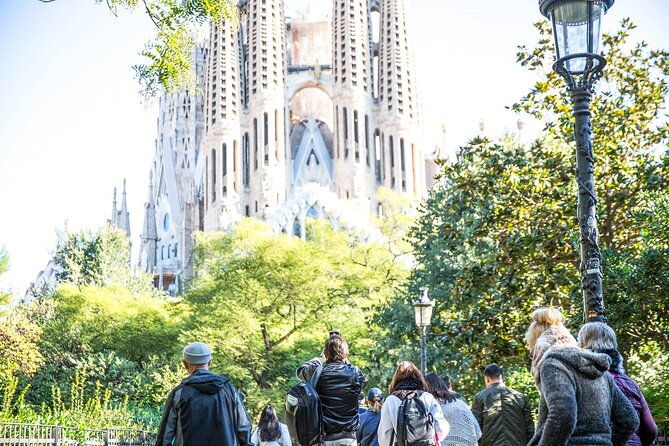fast-track-sagrada-familia-park-guell-the-best-of-gaudi