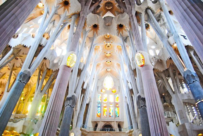 fast-track-sagrada-familia-park-guell-the-best-of-gaudi