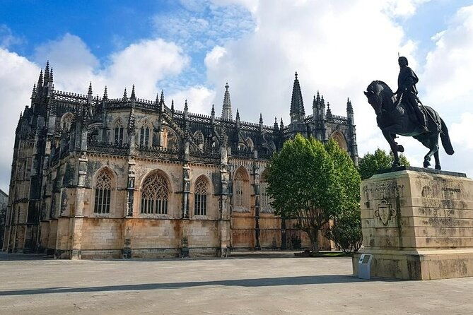 fatima-batalha-alcobaca-and-nazare-private-tour