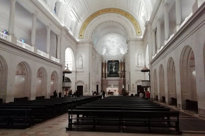 fatima-batalha-alcobaca-nazare-big-waves-and-obidos-from-lisbon-private-tour