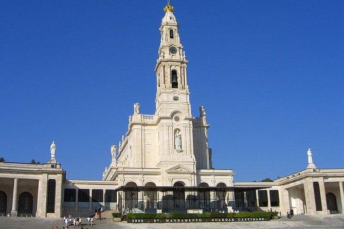 fatima-batalha-nazare-and-obidos-full-day-tour-from-lisbon