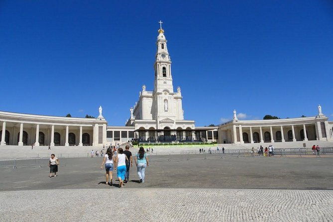 fatima-nazare-and-obidos-small-group-tour-from-lisbon