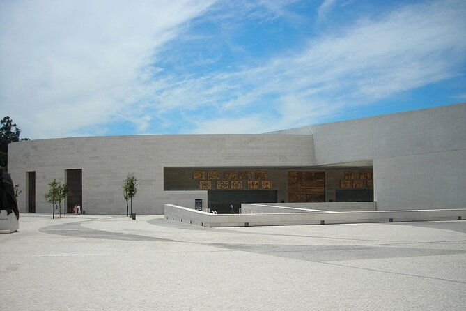 fatima-obidos-and-nazare-tour-8-hours