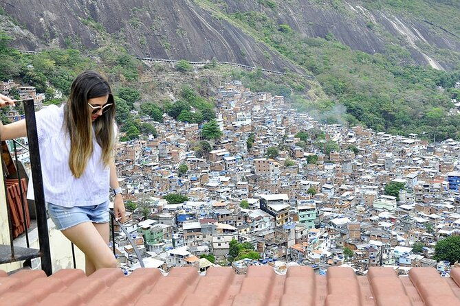 favela-jeep-tour-to-rocinha-and-capoeira-with-local-culture