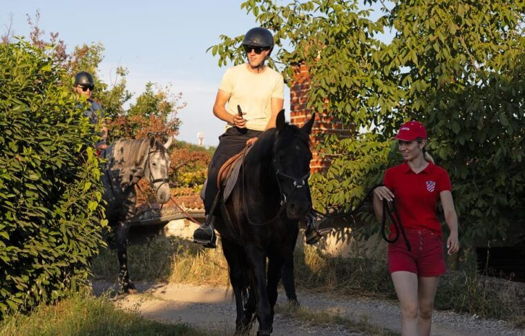 fazana-sunset-1-hour-horse-riding-in-nature-with-guide