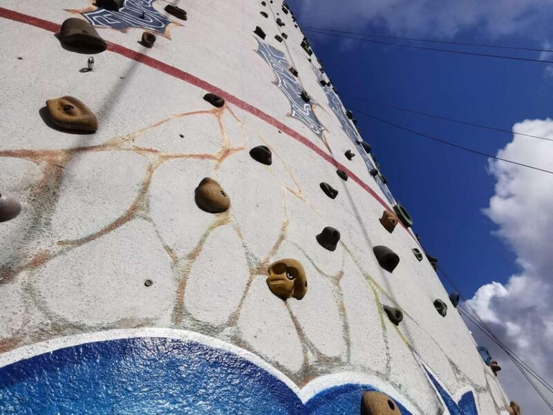 fehmarn-instructor-led-session-at-silo-climbing-fehmarn