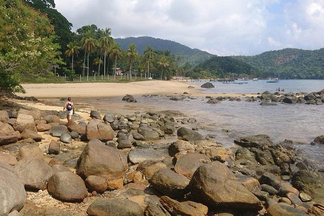 feiticeiras-waterfall-beaches-of-enseada-das-estrelas-full-day-private-hike