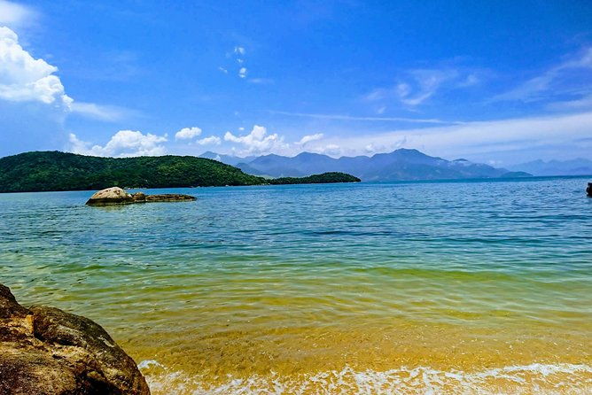 feiticeiras-waterfall-beaches-of-enseada-das-estrelas-full-day-private-hike