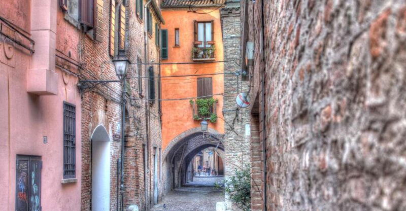 ferrara-2-hour-city-center-walking-tour