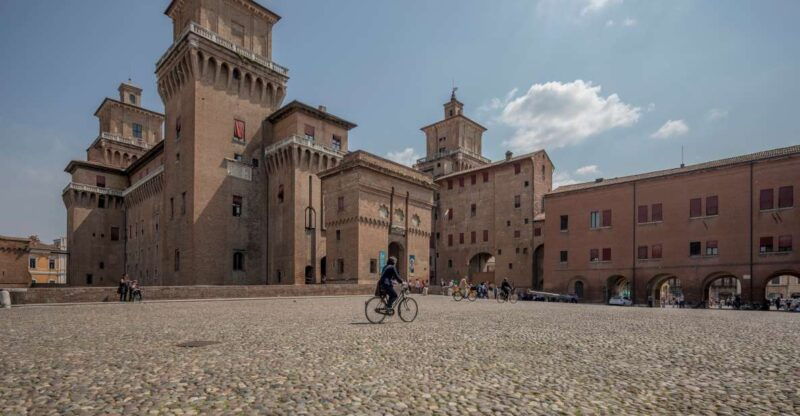 ferrara-city-highlights-walking-tour-with-local-guide