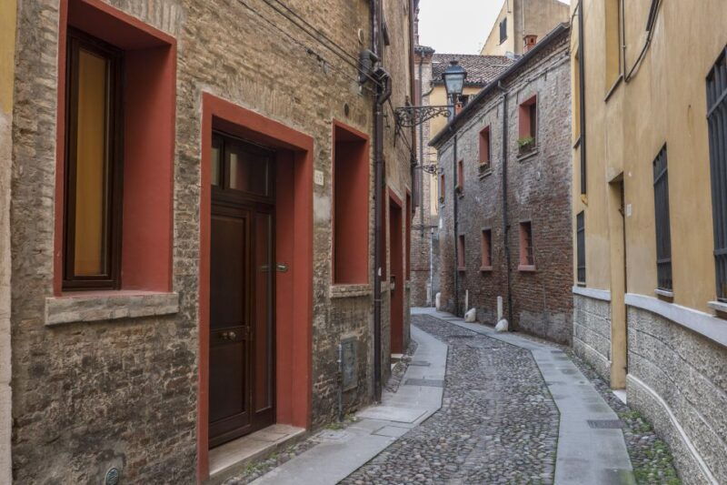 ferrara-city-highlights-walking-tour-with-local-guide