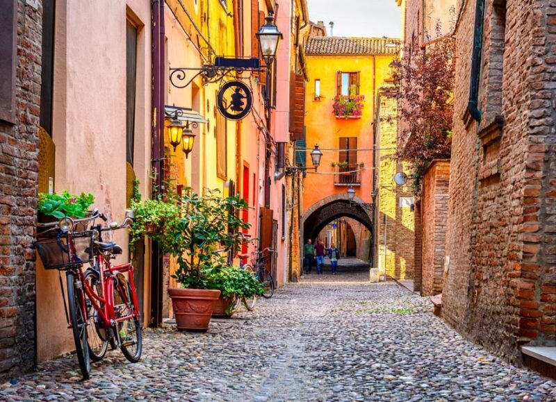 ferrara-guided-city-highlights-walking-tour