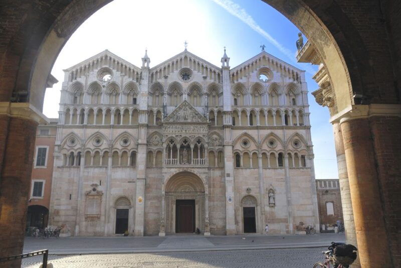 ferrara-private-walking-tour-with-local-guide