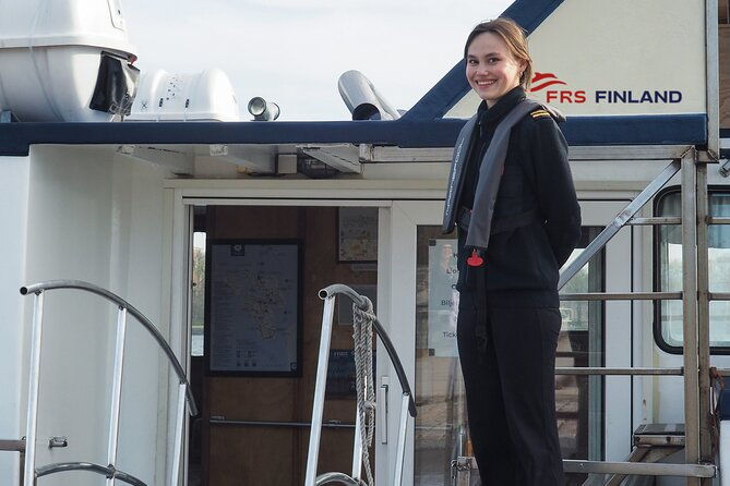 ferry-to-suomenlinna-fortress-island