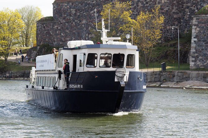 ferry-to-suomenlinna-fortress-island