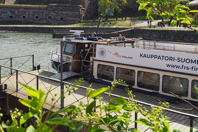 ferry-to-suomenlinna-fortress-island