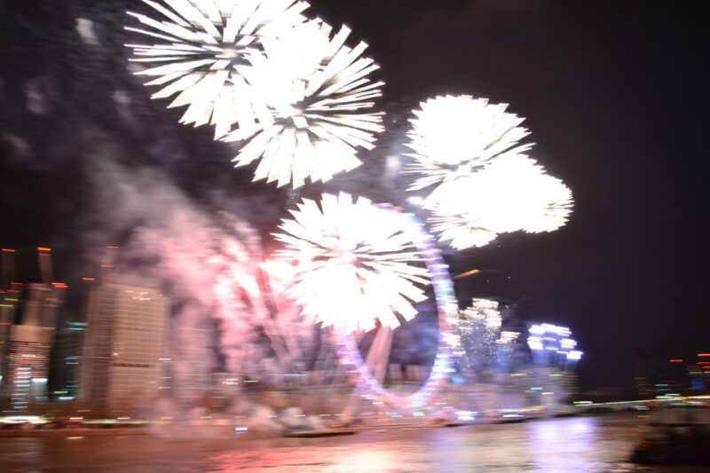 festive-london-new-years-eve-3-course-dinner-cruise