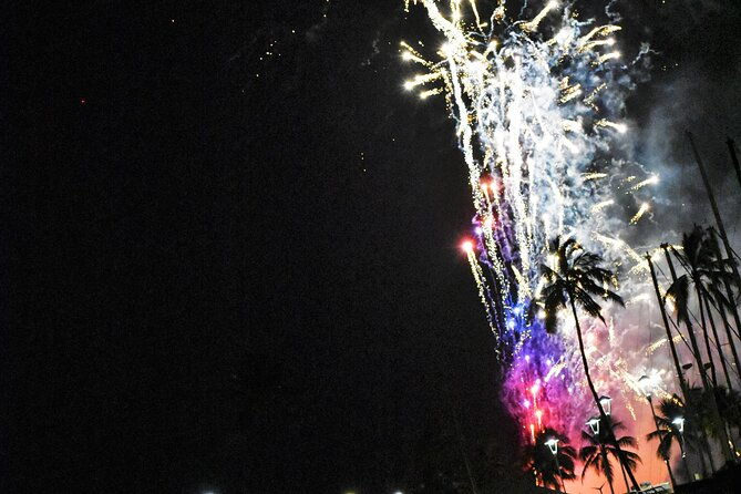 fireworks-waikiki-gondola-cruise-lots-of-fun