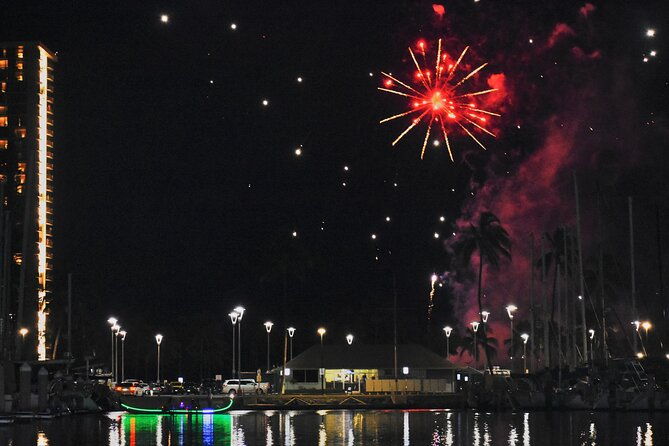 fireworks-waikiki-gondola-cruise-lots-of-fun