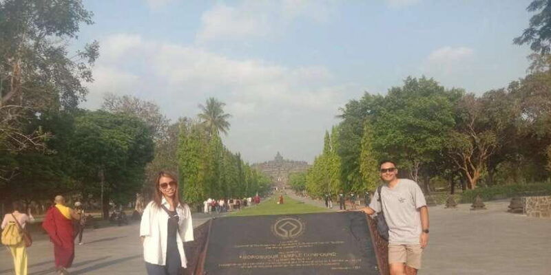 first-class-borobudur-prambanan-temple-tour