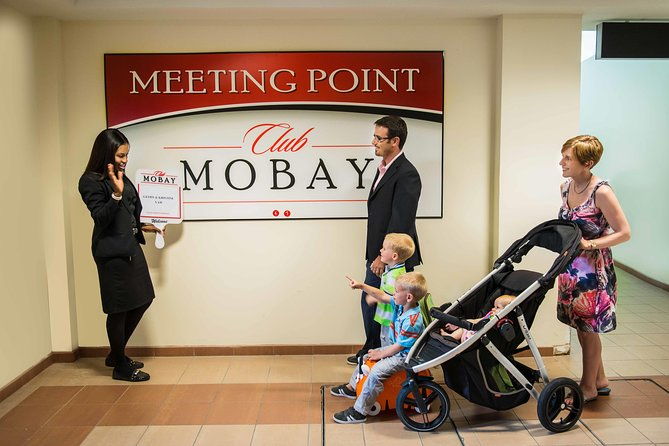 first-class-lounge-fast-track-round-trip-private-airport-transport-package