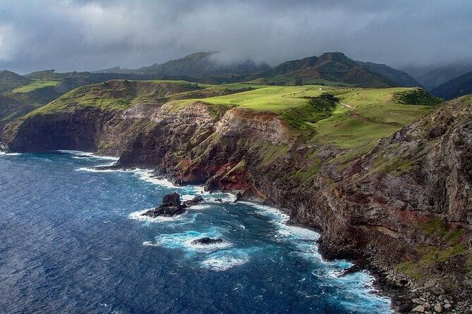 first-class-waterfalls-of-west-maui-and-molokai-helicopter-tour