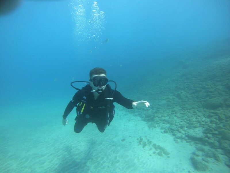 first-experience-underwater-try-scuba-diving