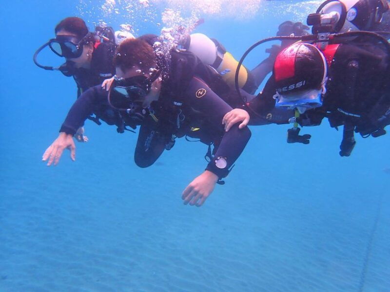 first-experience-underwater-try-scuba-diving