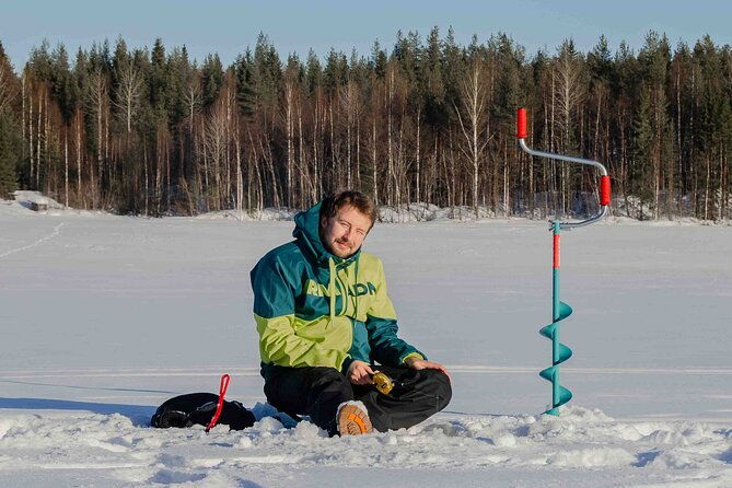 first-ice-fishing-experience-in-rovaniemi