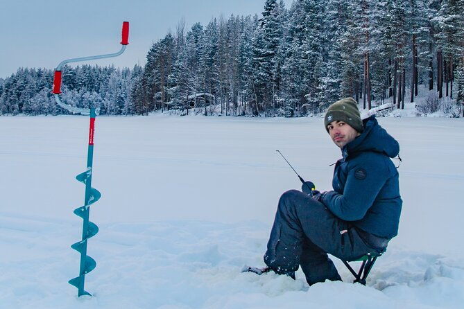 first-ice-fishing-experience-in-rovaniemi