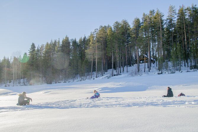 first-ice-fishing-experience-in-rovaniemi