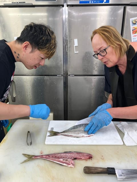 fish-cutting-class