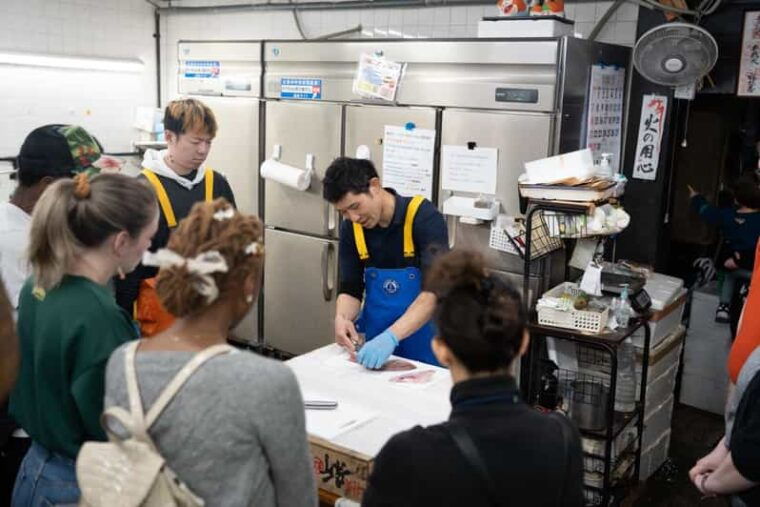 fish-cutting-class