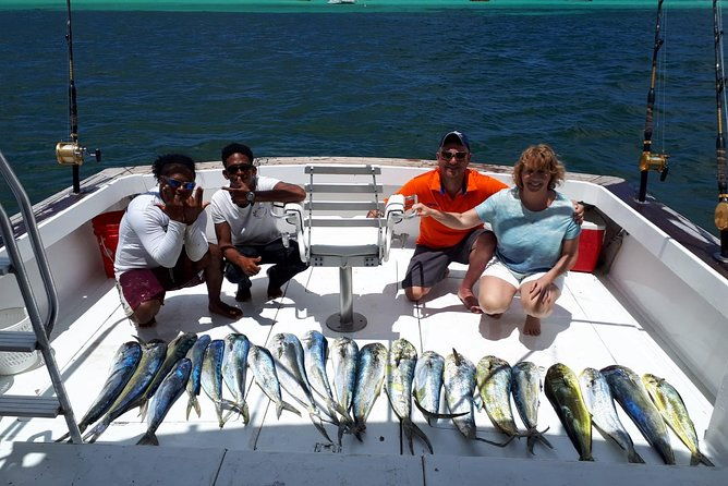 fishing-pro-charters-boat-excursion-sobre-las-olas