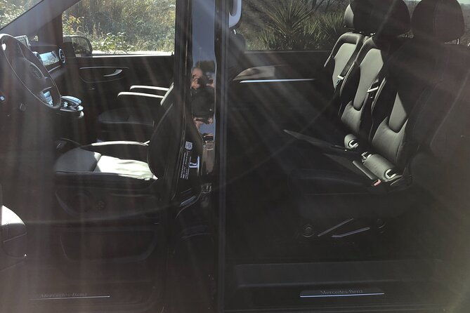 fiumicino-airport-private-transfers-with-luxury-mercedes-van