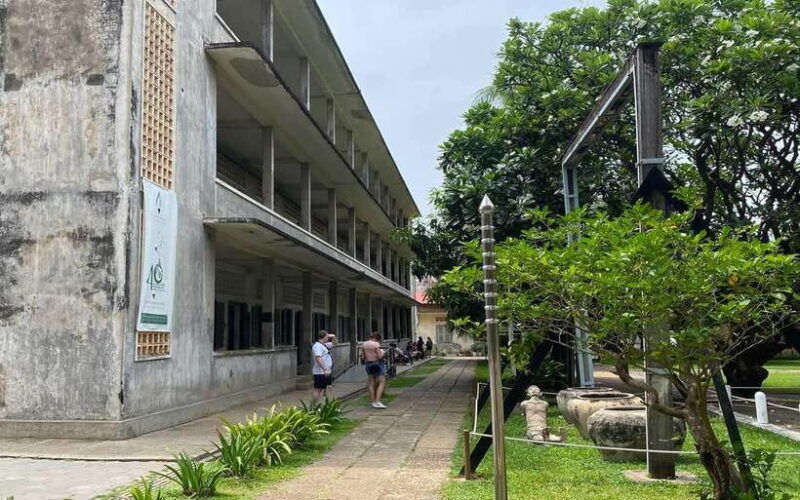 five-top-killing-field-toul-sleng-royal-palace-wat-phnom