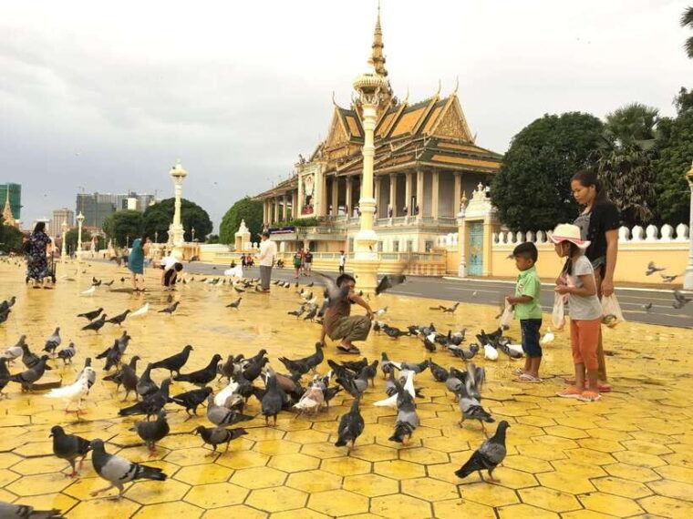 five-top-killing-field-toul-sleng-royal-palace-wat-phnom