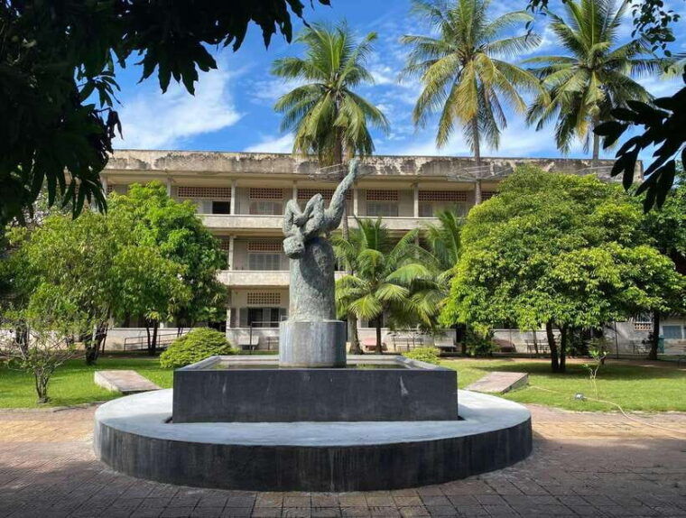 five-top-killing-field-toul-sleng-royal-palace-wat-phnom