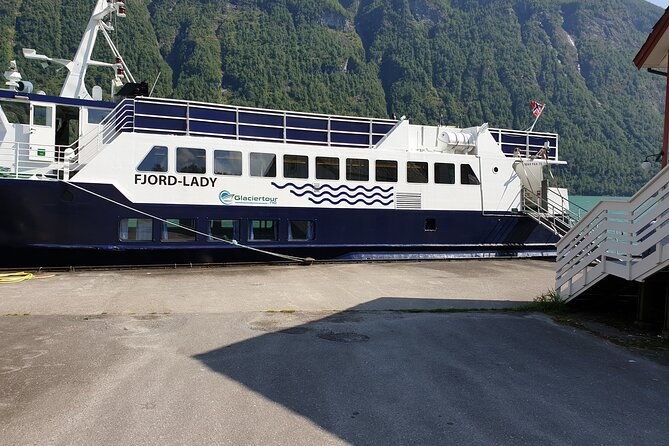 fjord-cruise-to-sognefjord-and-boyabreen-glacier