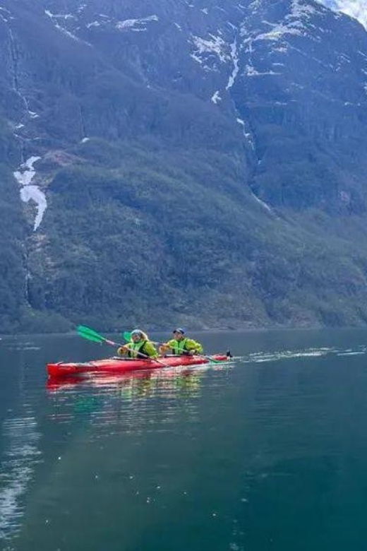 fjord-kayak-hardangerfjord-granvin