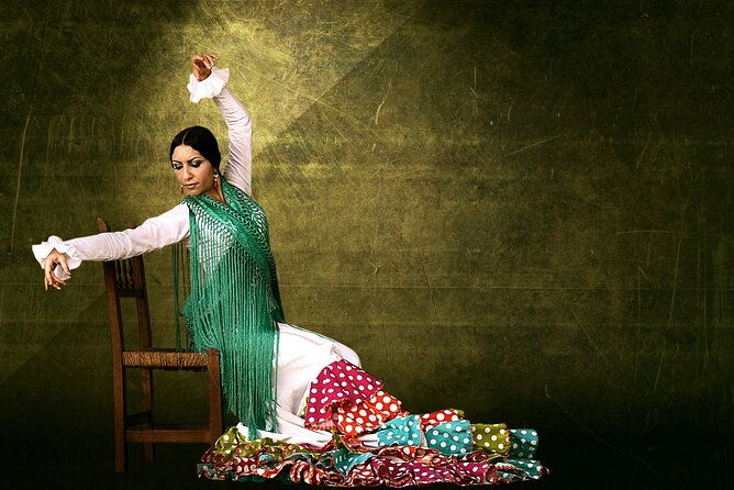 flamenco-show-at-the-foot-of-the-giralda-in-seville