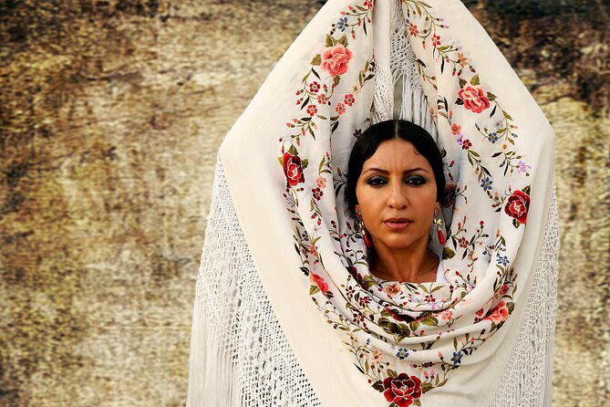 flamenco-show-at-the-foot-of-the-giralda-in-seville